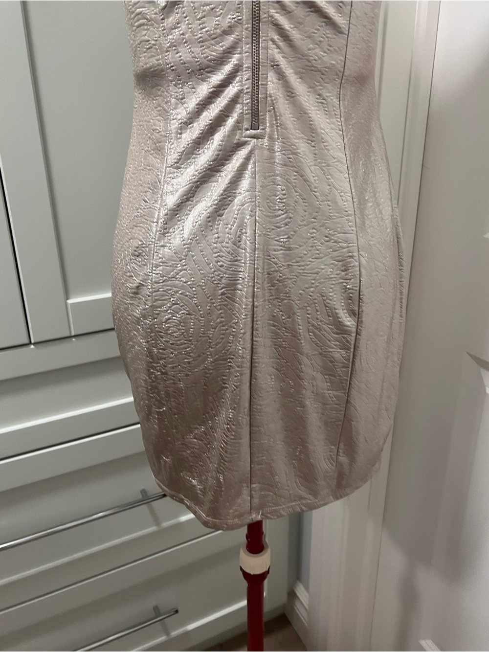 GUESS Metallic Bodycon Jacquard Cutout Sheath Dress Rose Gold Blush Party M - Picture 11 of 16